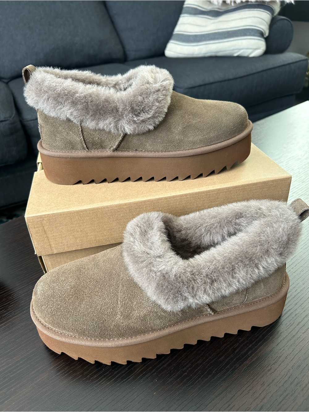 Ugg l-Nita platform slippers shearling Lined Slip-On